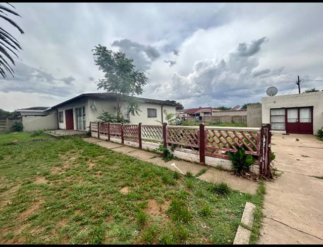 5 BEDROOM HOUSE FOR SALE IN VANDERBIJLPARK CW 3